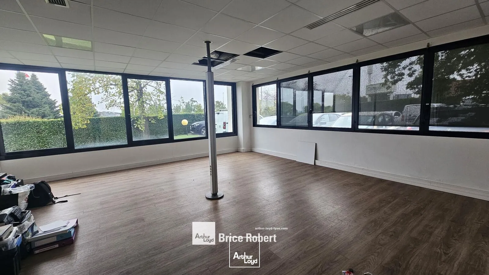 A louer - LE LUMIERE - Bureaux avec espace de stockage - Bron