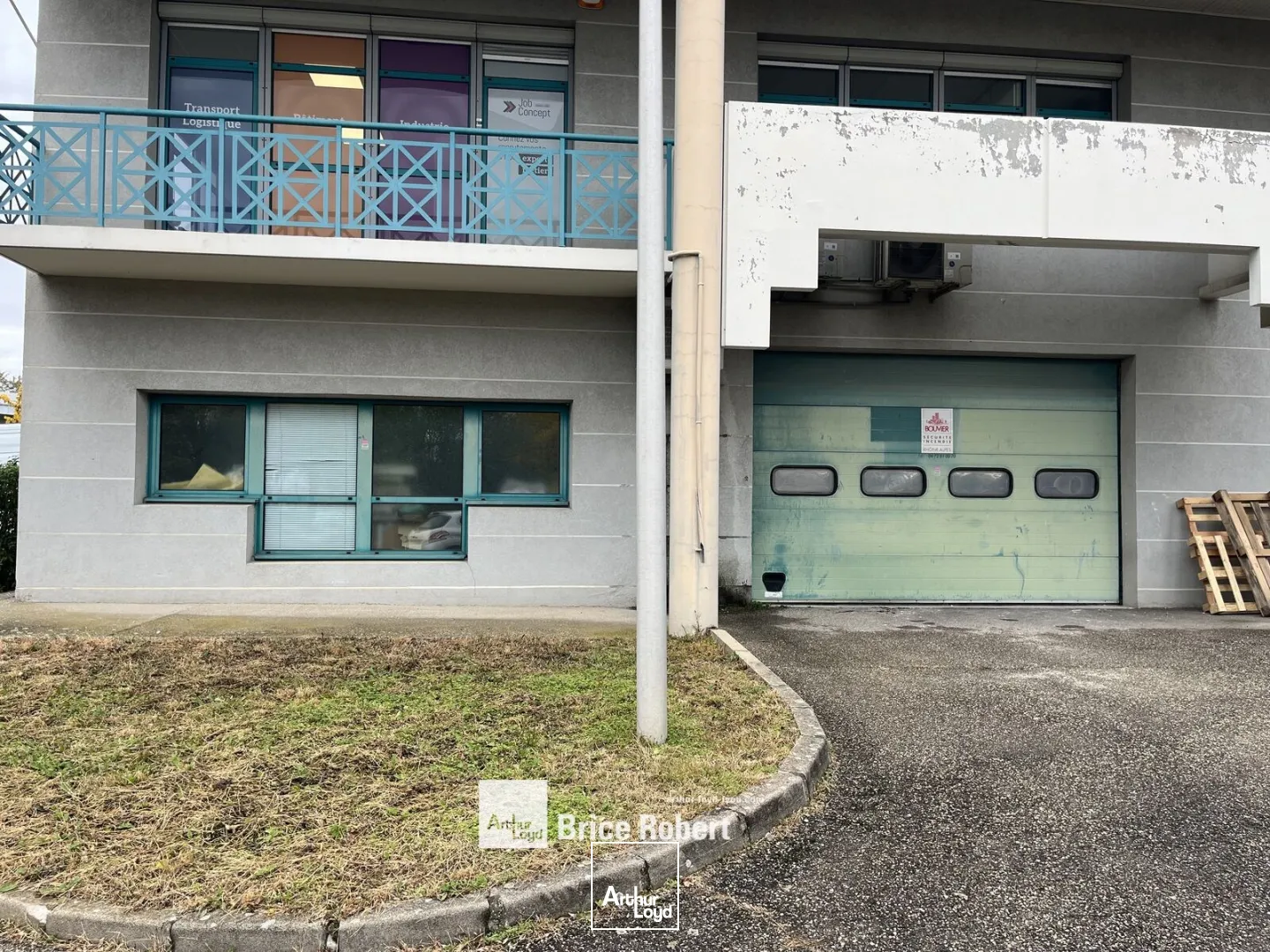 A vendre ou à louer - Bureaux aménagés en RDC dans un parc d'activités tertiaire - Bron