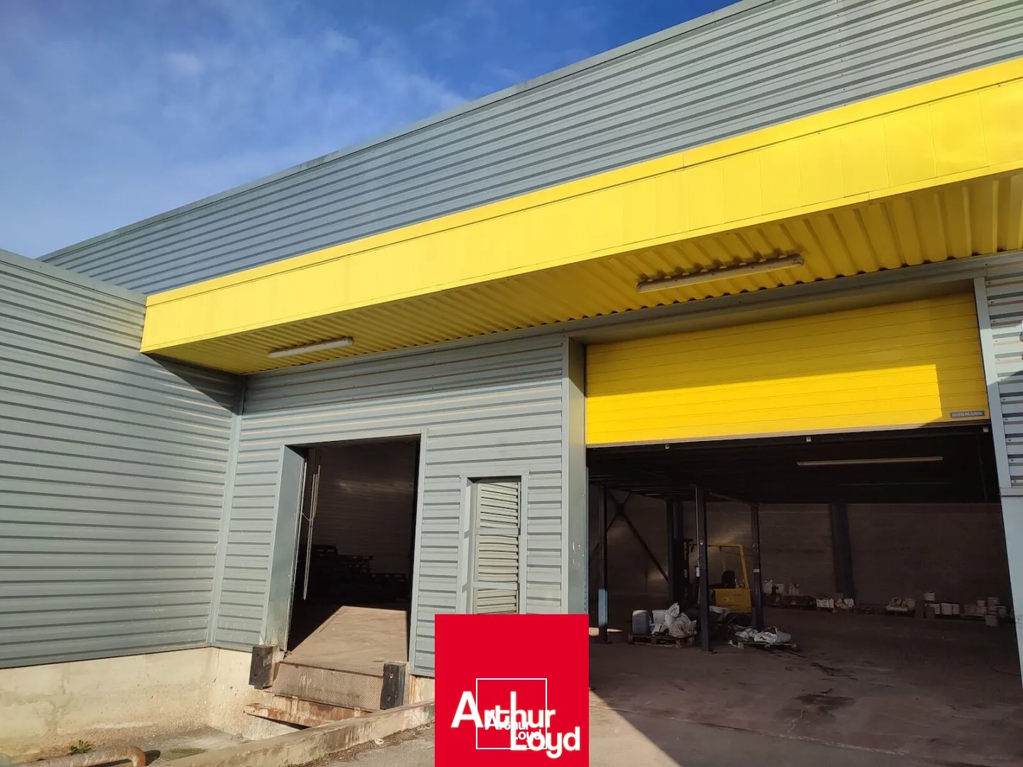 À VENDRE : Local d'activités de 917 m², indépendant sur son terrain de 2&nbsp;250 m² à Belleville-en-Beaujolais