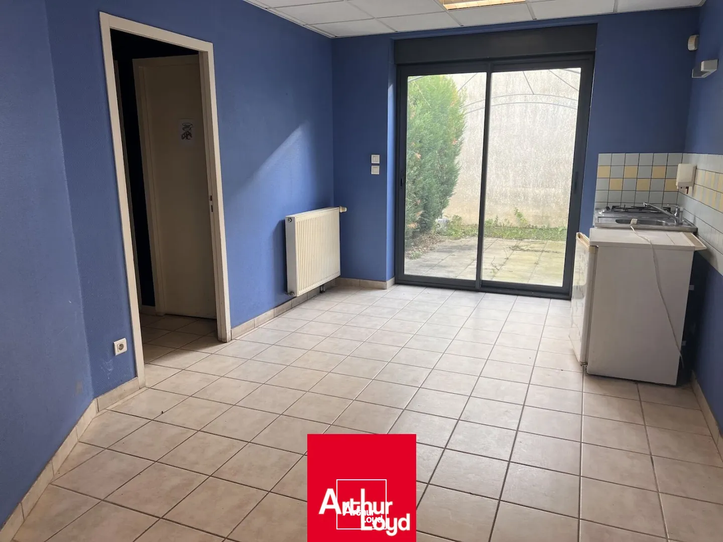 À VENDRE : Local d'activités de 917 m², indépendant sur son terrain de 2&nbsp;250 m² à Belleville-en-Beaujolais