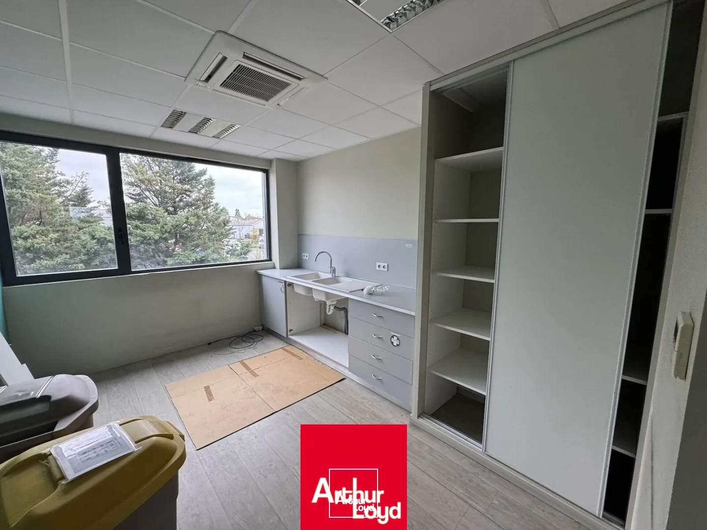 Bureaux à LOUER VILLEFRANCHE sortie d'autoroute