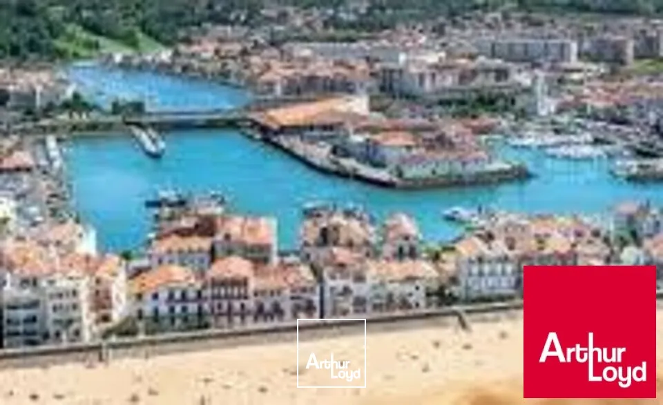 ST Jean de Luz Idéalement placé, local commercial