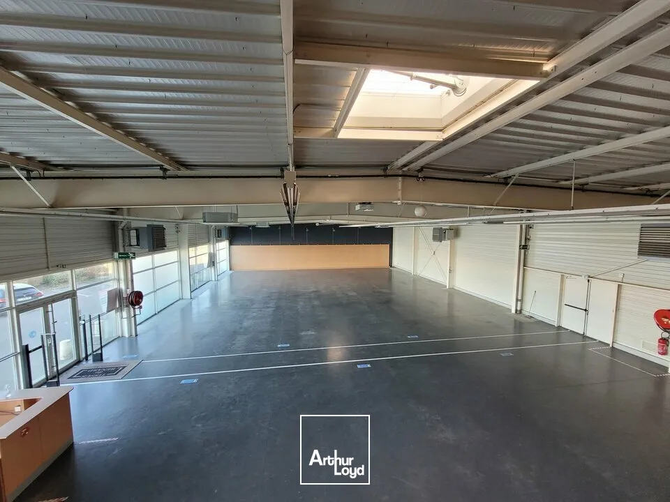 A LOUER LOCAL COMMERCIAL DE 700 m2 - AXE PASSANT - LES SABLES D'OLONNE 