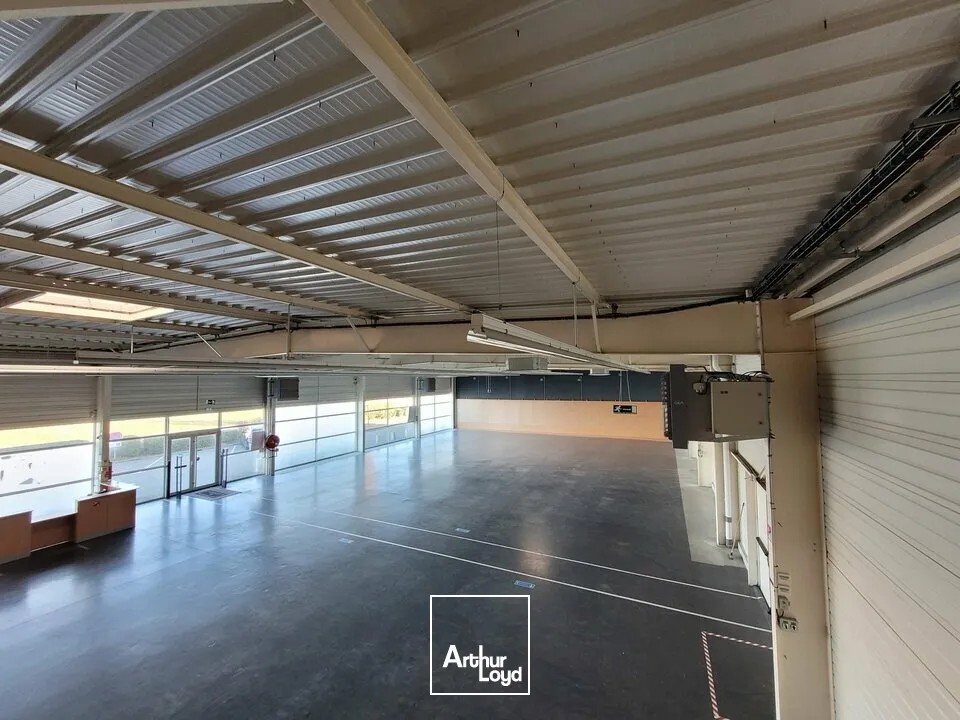 A LOUER LOCAL COMMERCIAL DE 700 m2 - AXE PASSANT - LES SABLES D'OLONNE 