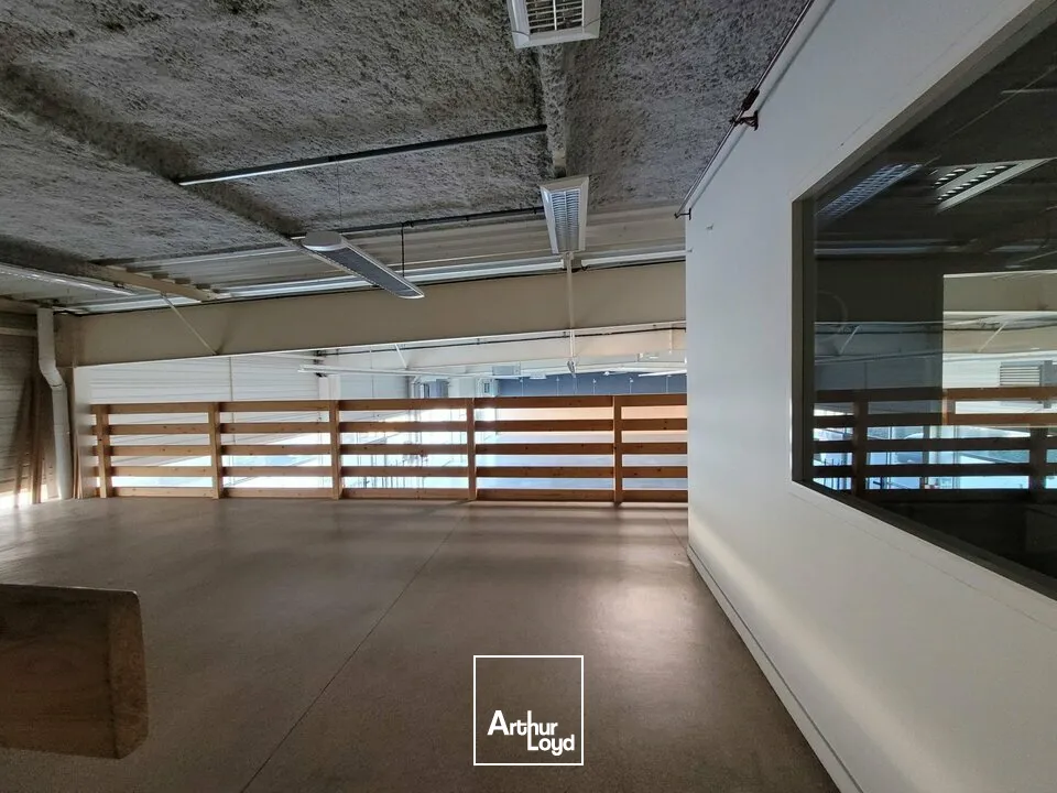 A LOUER LOCAL COMMERCIAL DE 700 m2 - AXE PASSANT - LES SABLES D'OLONNE 