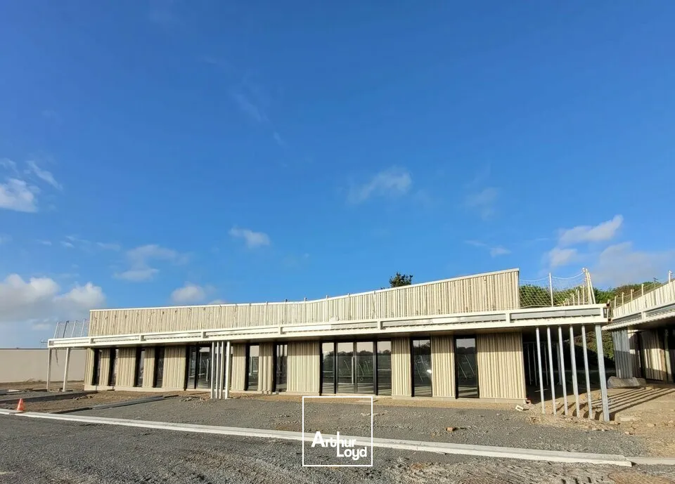 A LOUER LOCAL COMMERCIAL NEUF DE 298 m2 - ZONE COMMERCIALE - LES SABLES D'OLONNE