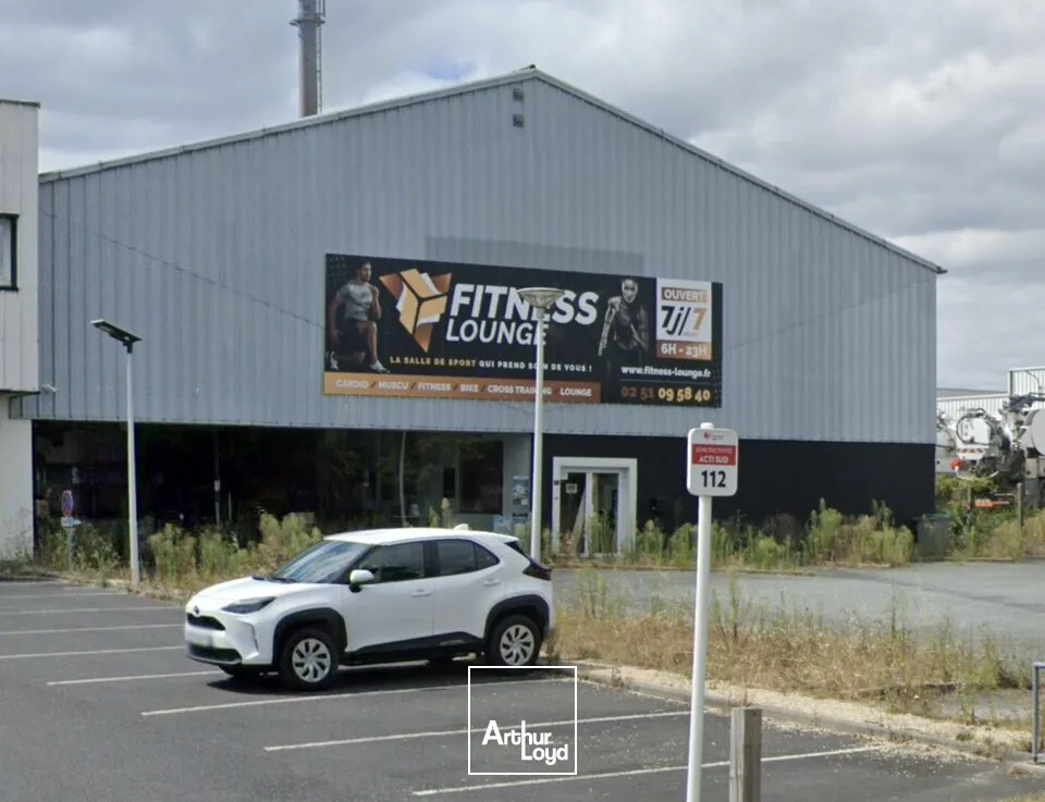 LOCAL COMMERCIAL 1&nbsp;200 M² À LOUER  LA ROCHE-SUR-YON (ZONE SUD)