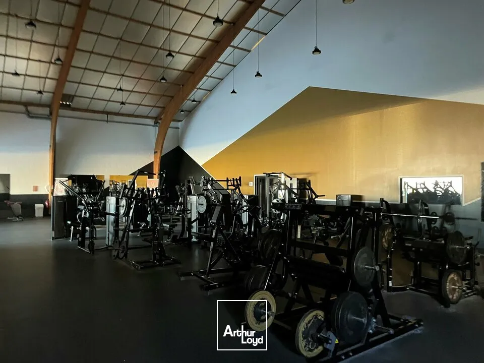 LOCAL COMMERCIAL 1&nbsp;200 M² À LOUER  LA ROCHE-SUR-YON (ZONE SUD)