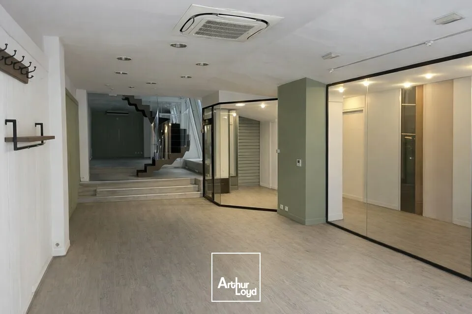 LA ROCHE-SUR-YON RUE GEORGES CLEMENCEAU  LOCAL COMMERCIAL 122M²  À LOUER