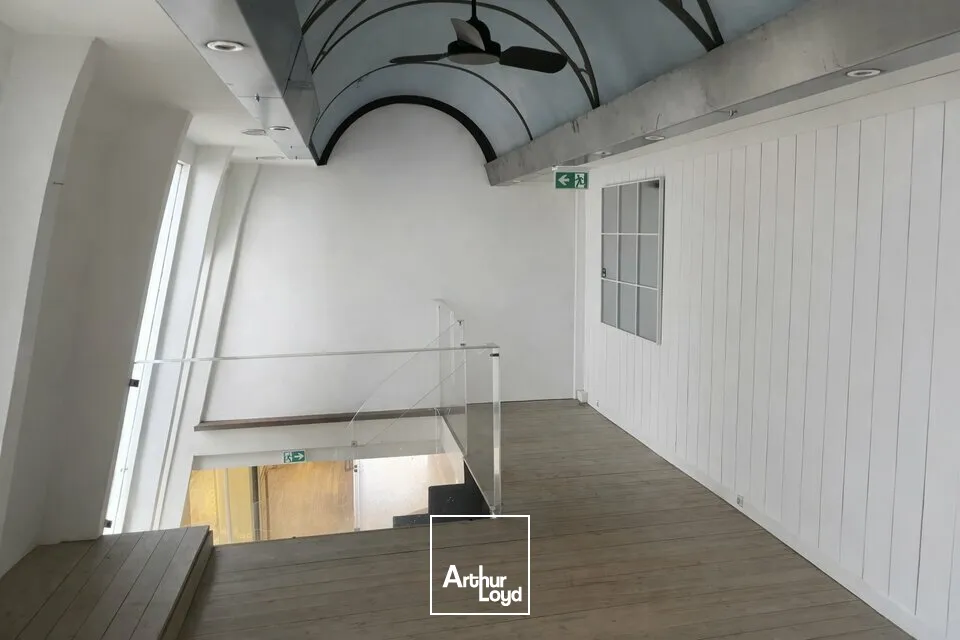 LA ROCHE-SUR-YON RUE GEORGES CLEMENCEAU  LOCAL COMMERCIAL 122M²  À LOUER