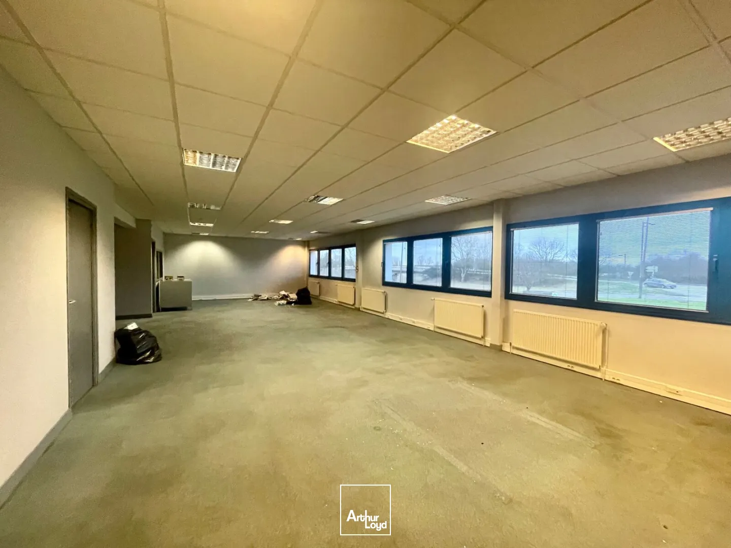 Locaux d'activité à louer à LA VAUPALIERE 76150