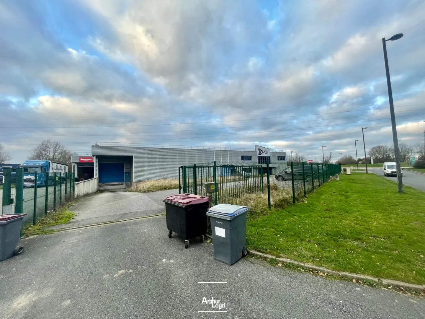 Locaux d'activité à louer à LA VAUPALIERE 76150