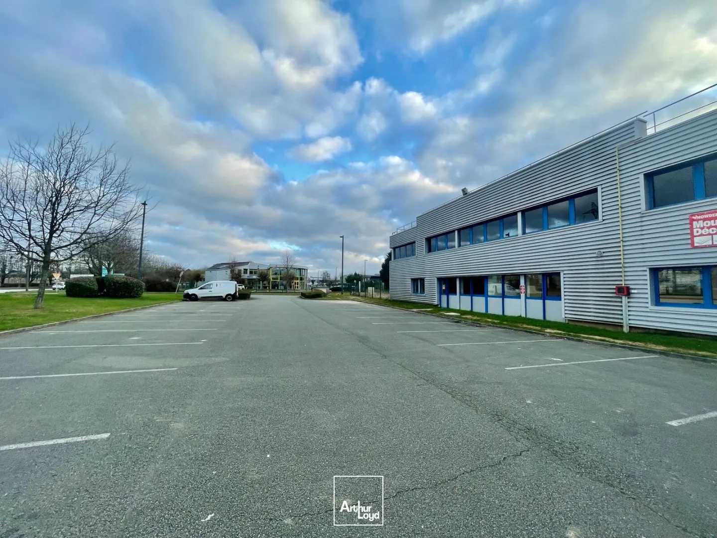 Locaux d'activité à louer à LA VAUPALIERE 76150