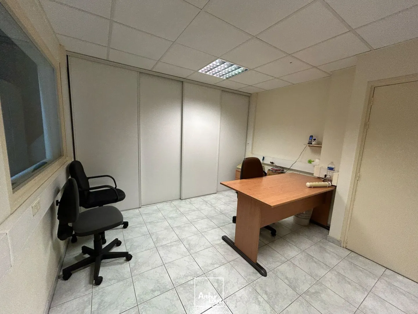 A VENDRE - LOCAL ACTIVITES - 275 M2 - STOCKAGE - BUREAUX - FONCIER 1013 M2 -BESNE -