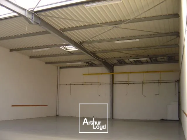 Batiment 840m2 à louer