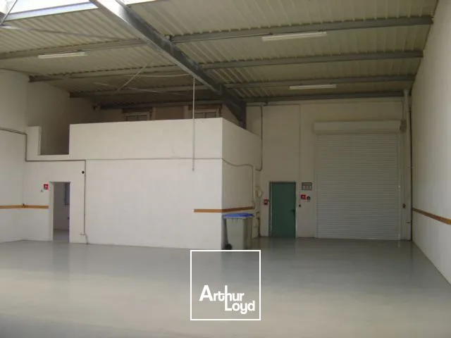 Batiment 840m2 à louer