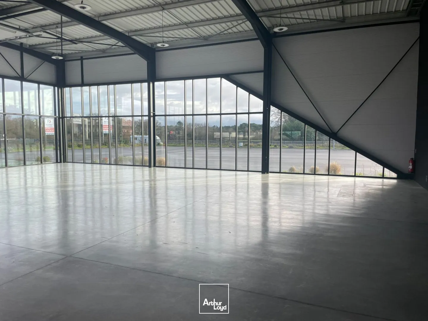 LOCAL COMMERCIAL A LOUER - 430 M² - PLOEREN 
