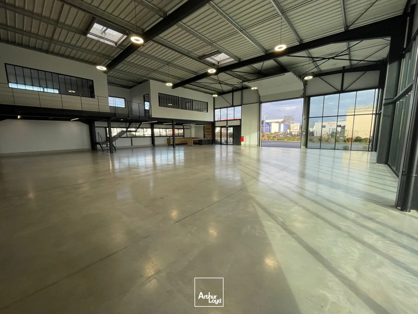 LOCAL COMMERCIAL A LOUER - 430 M² - PLOEREN 