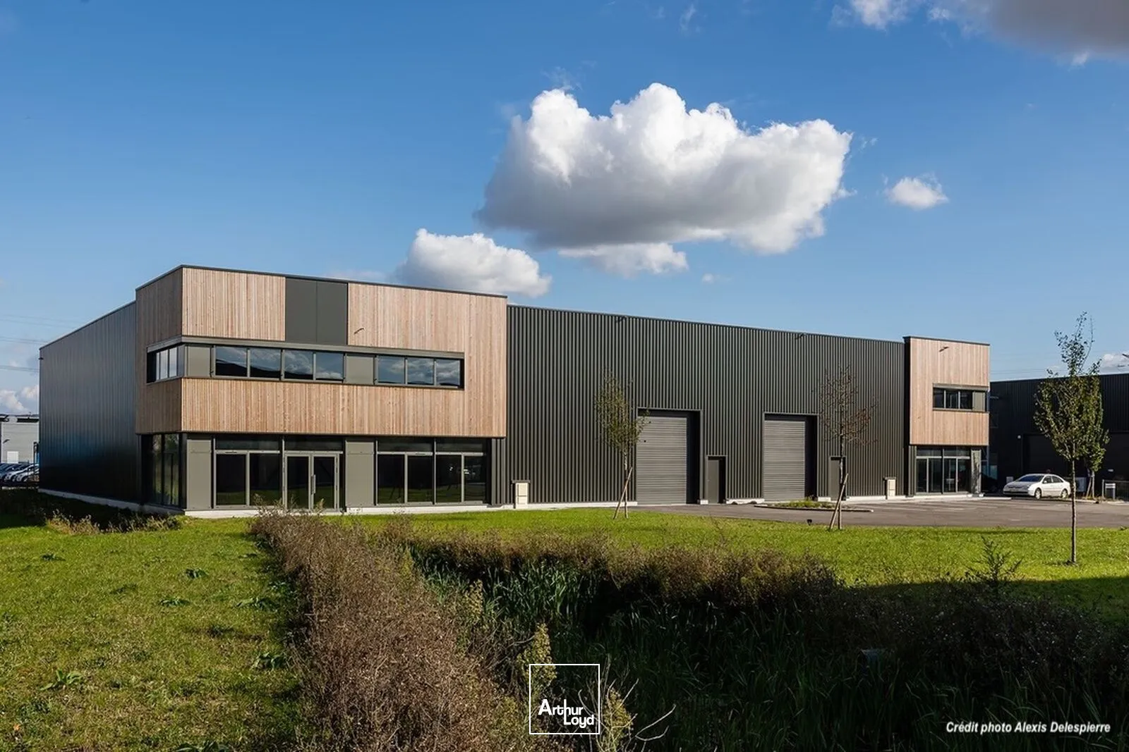 A vendre, à louer, locaux d'activités neufs, La Chapelle d'Armentières. 