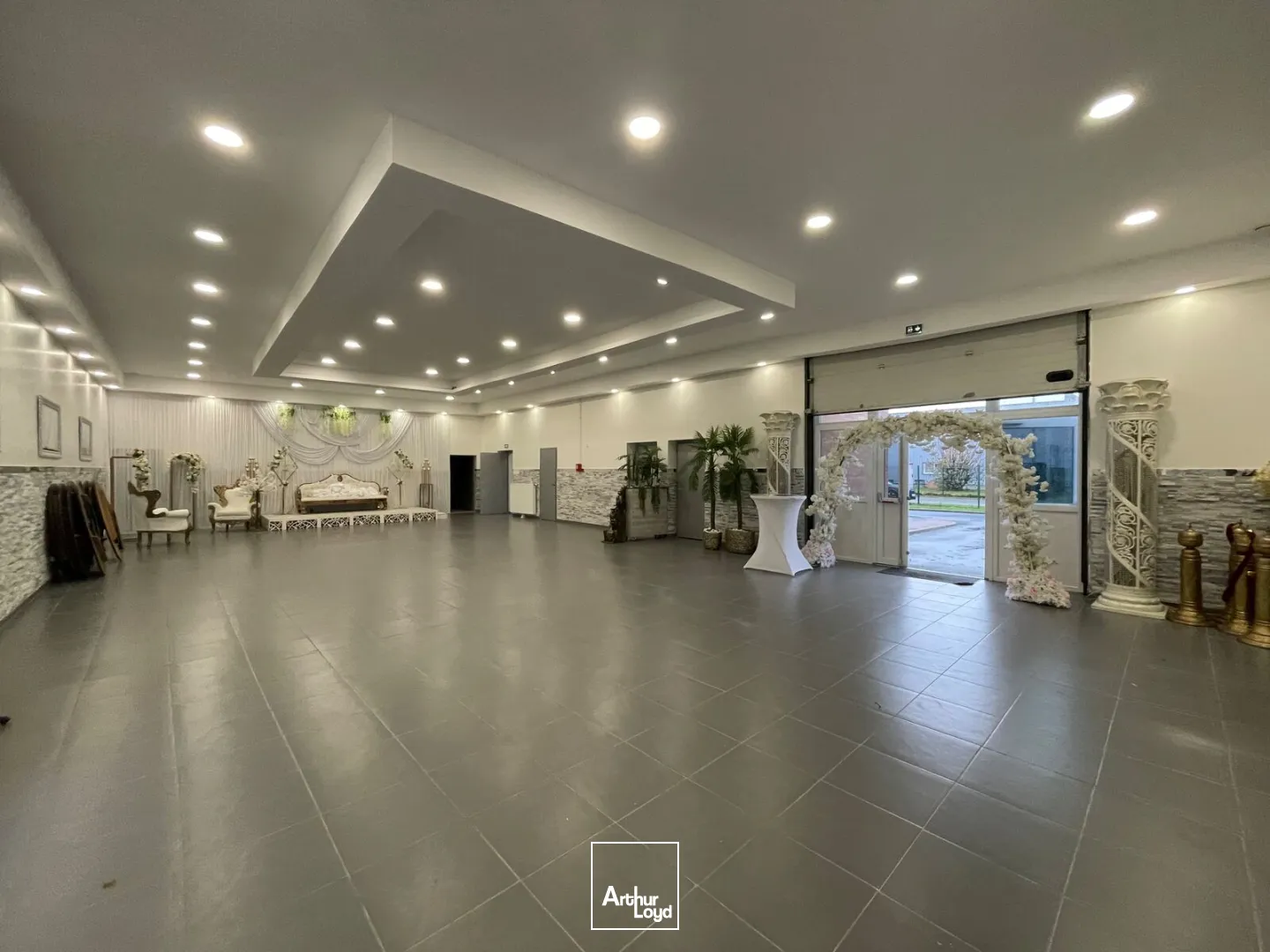 ENTREPÔT A VENDRE A DOUAI EN ZONE INDUSTRIELLE 