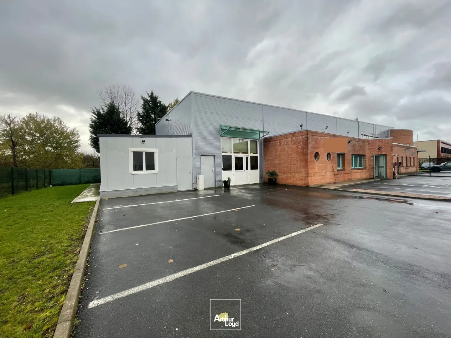 ENTREPÔT A VENDRE A DOUAI EN ZONE INDUSTRIELLE 