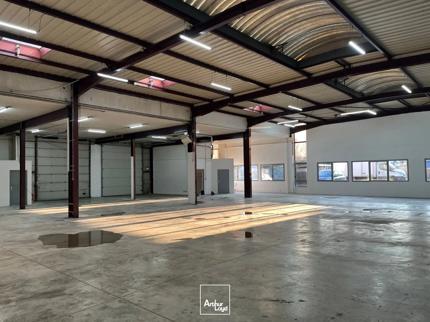 A LOUER : atelier-bureaux à partir de 612 m² - ZI Coudray Blanc-Mesnil - Rénové - A1/A3/RER B - HSP 6m