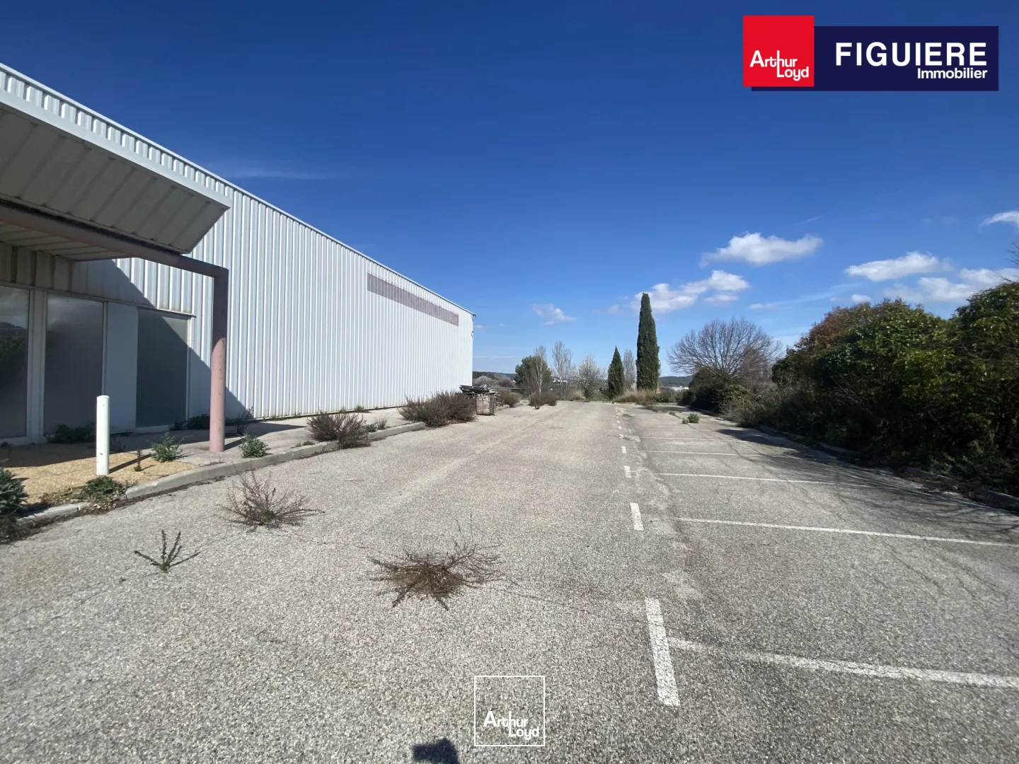 BATIMENT MIXTE INDEPENDANT AVEC VISIBILITE