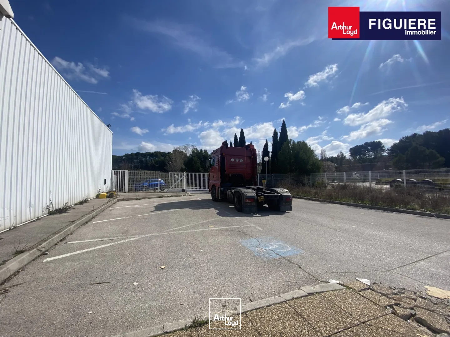 BATIMENT MIXTE INDEPENDANT AVEC VISIBILITE