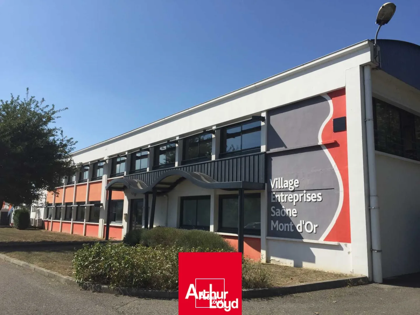 Différentes surfaces de bureaux à louer à GENAY (69730), au coeur du Val de Saône.