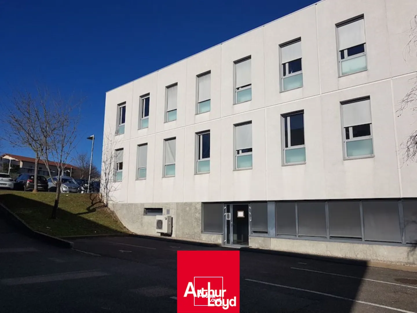 Bureaux aménagés et climatisés, en rez-de-chaussée à louer au sud de Villefranche sur Saône 