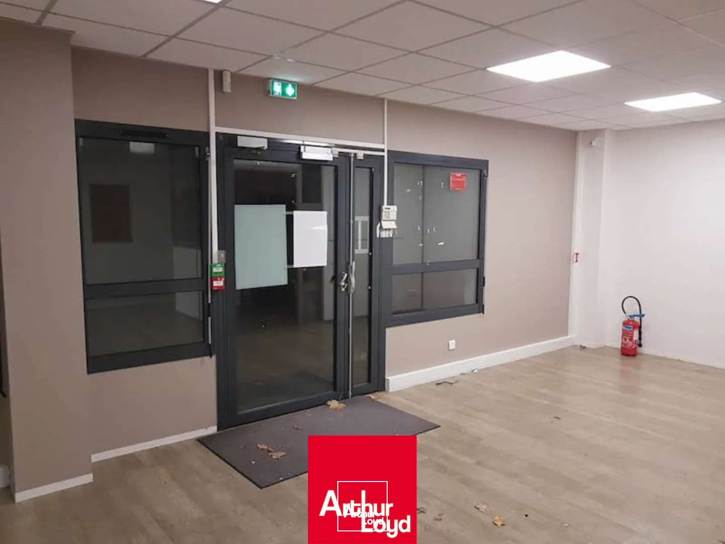 Bureaux aménagés et climatisés, en rez-de-chaussée à louer au sud de Villefranche sur Saône 