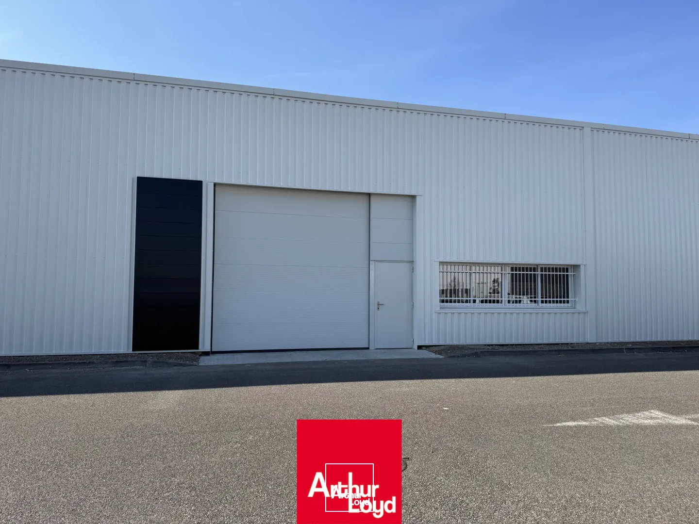 A LOUER - REYRIEUX - LOCAUX D'ACTIVITÉ - 990 M2