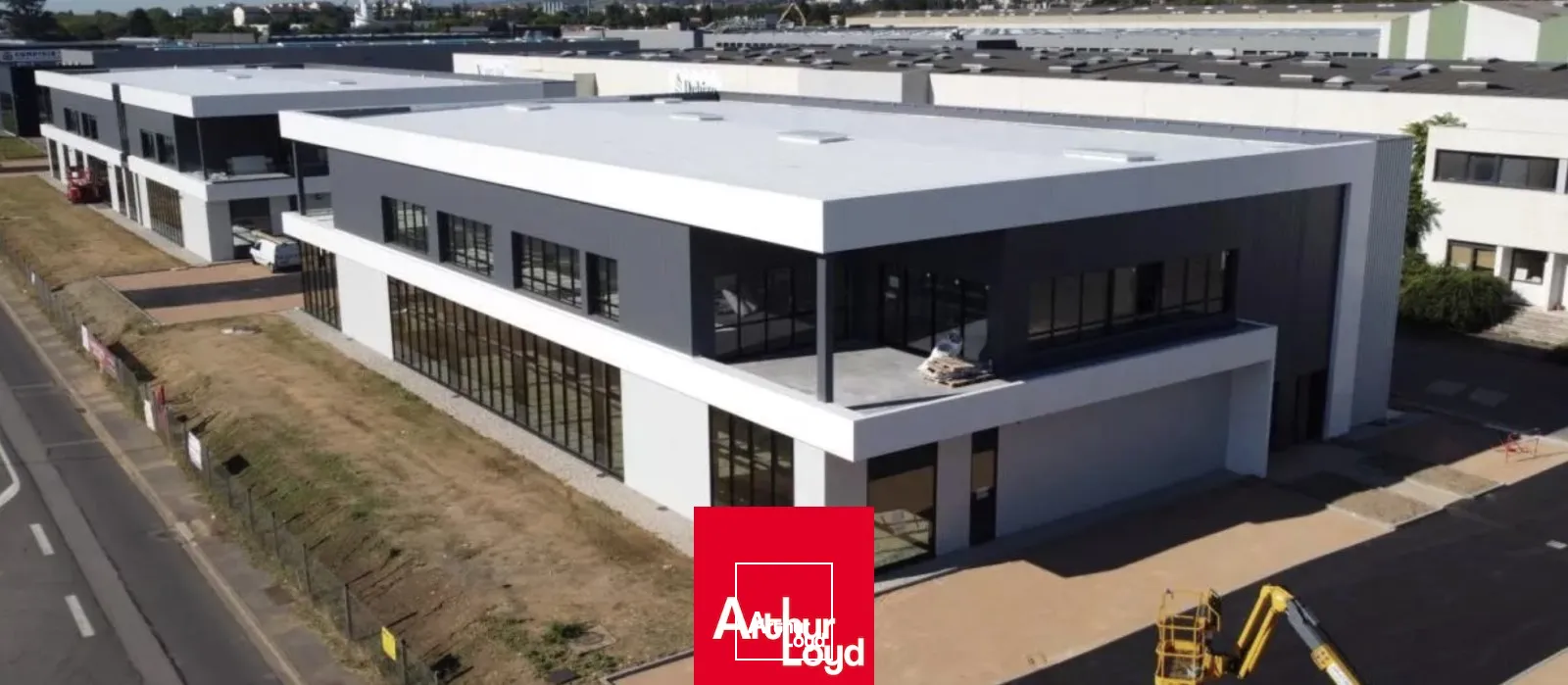 LOCAUX D'ACTIVITE - SHOWROOM A LOUER - VILLEFRANCHE SUR SAONE