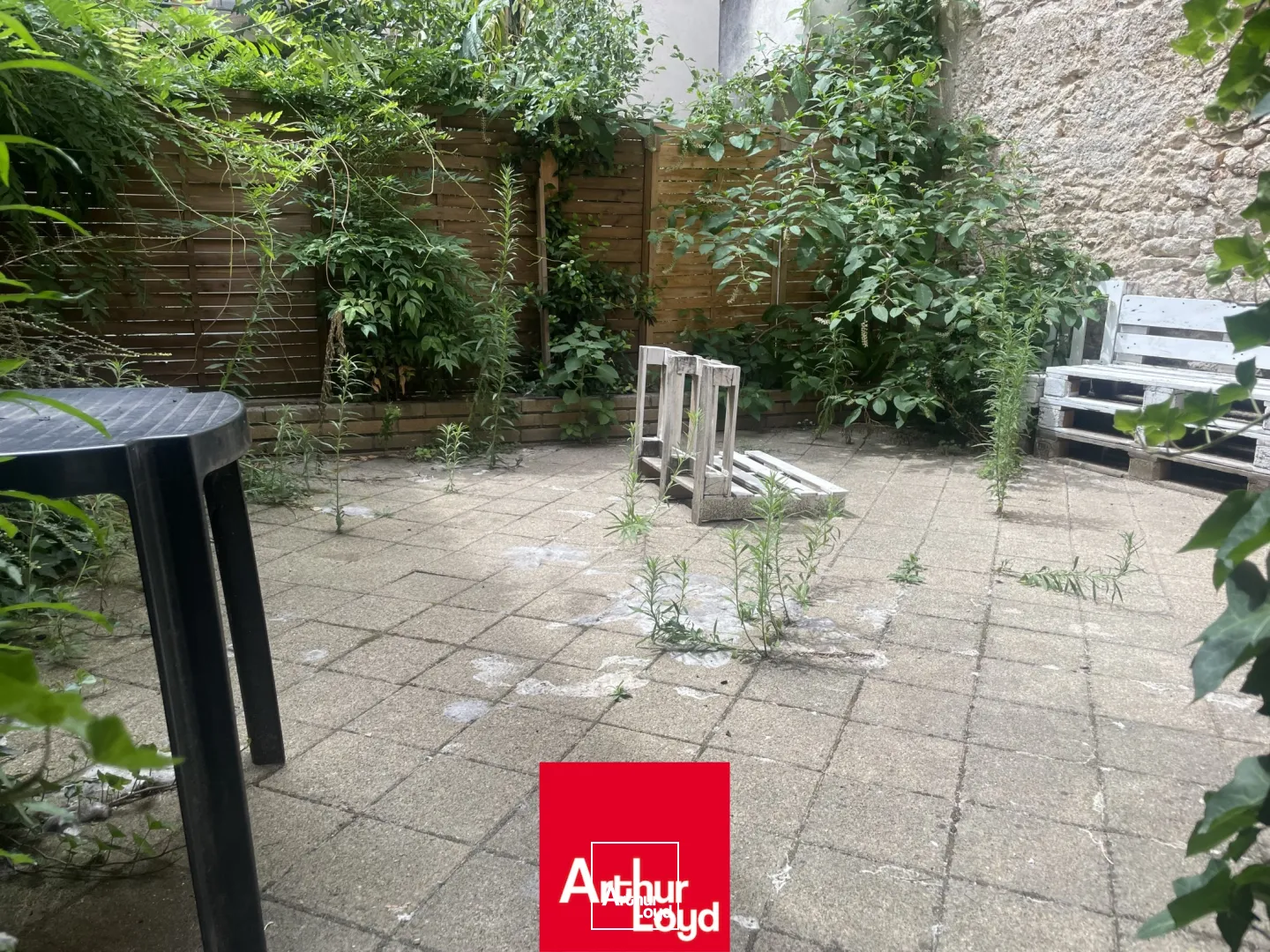 A louer au centre ville de Villefranche sur Saône, local commercial idéal pour une activité de restauration.