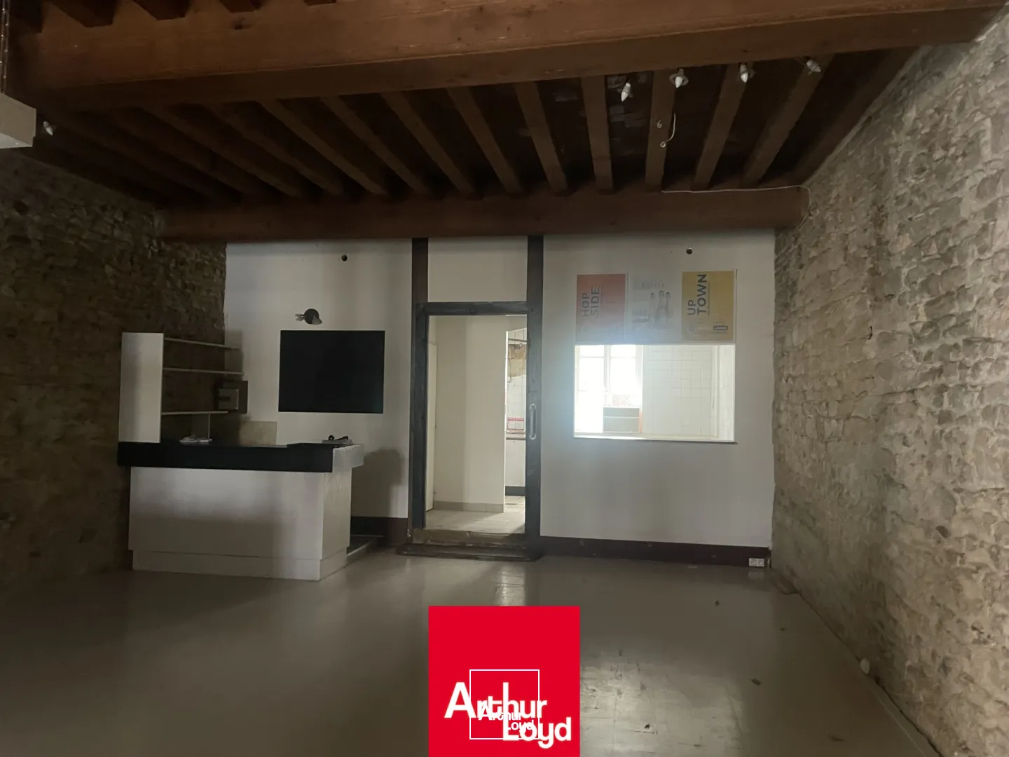 A louer au centre ville de Villefranche sur Saône, local commercial idéal pour une activité de restauration.