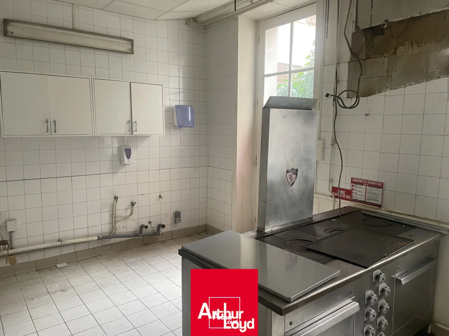 A louer au centre ville de Villefranche sur Saône, local commercial idéal pour une activité de restauration.