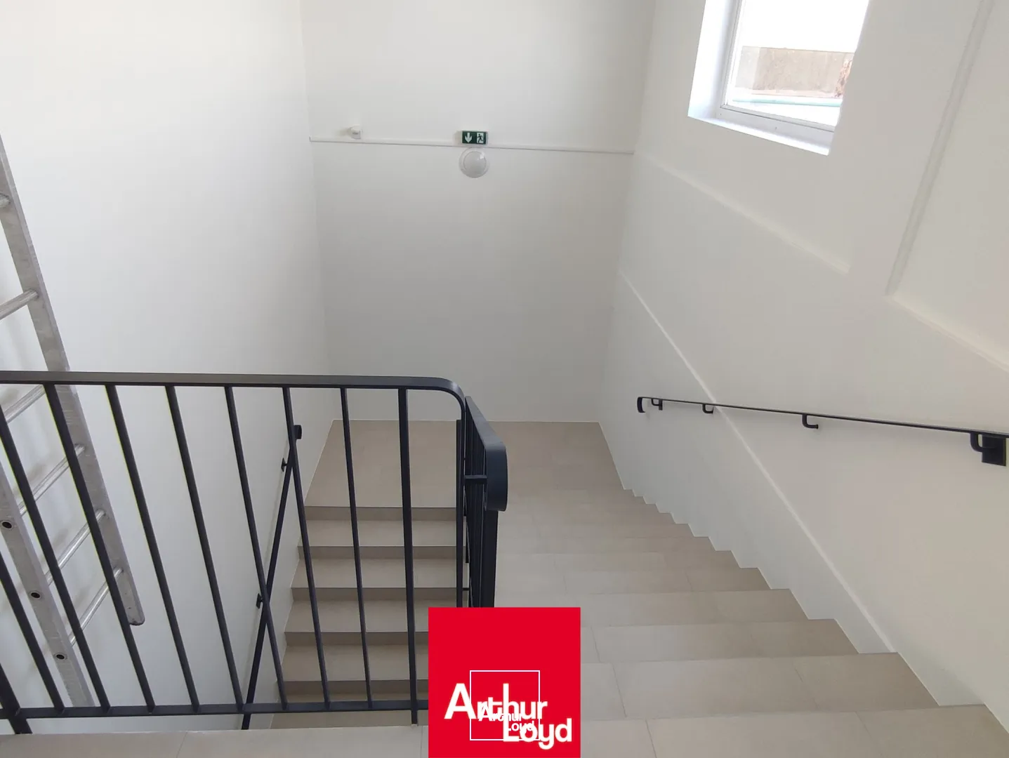 Bureaux lumineux neufs à vendre à Villefranche sur Saône, accès PMR, visibilité autoroute.