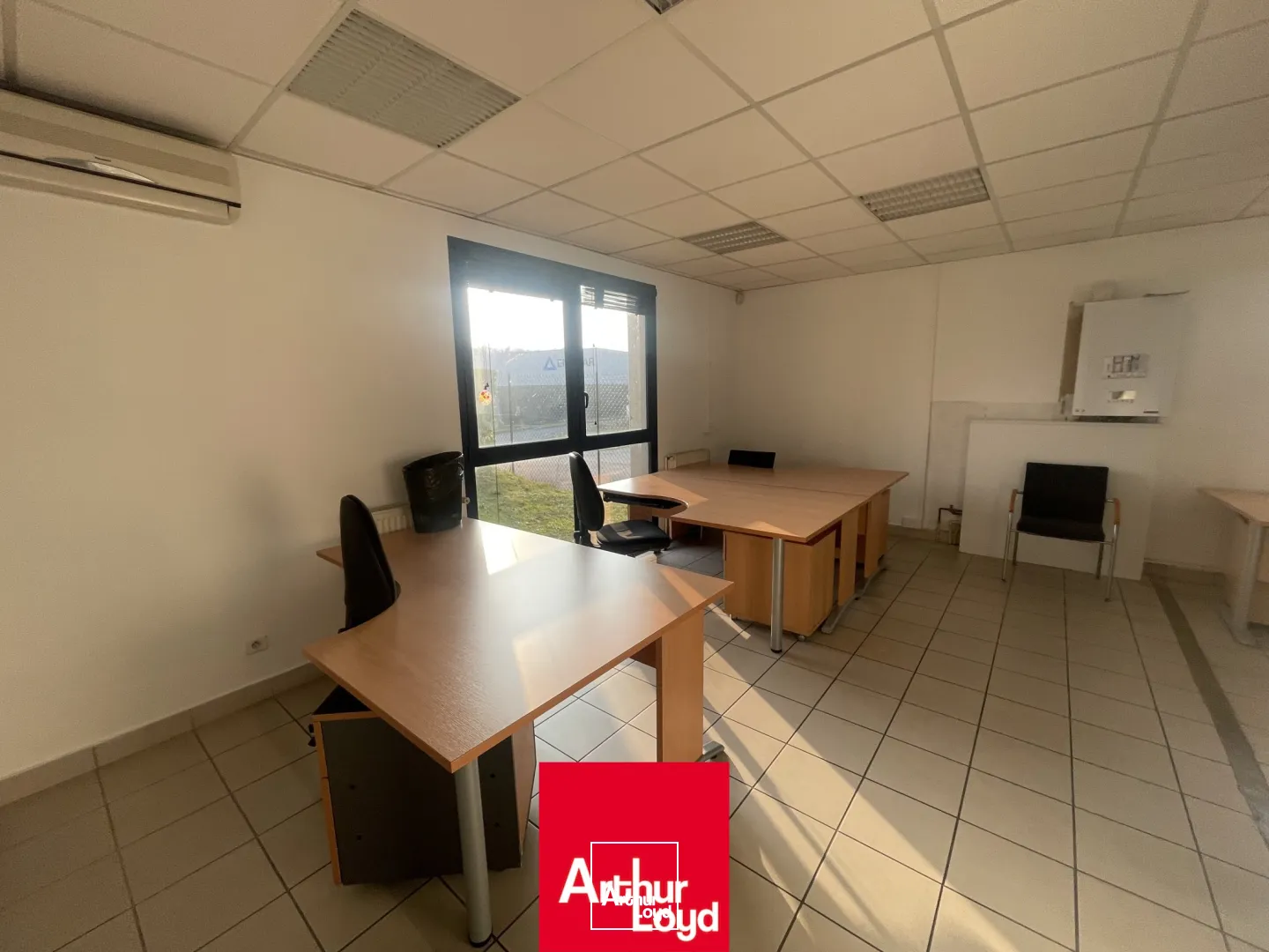 Bureaux avec stockage à louer à SAINT ROMAIN DE POPEY