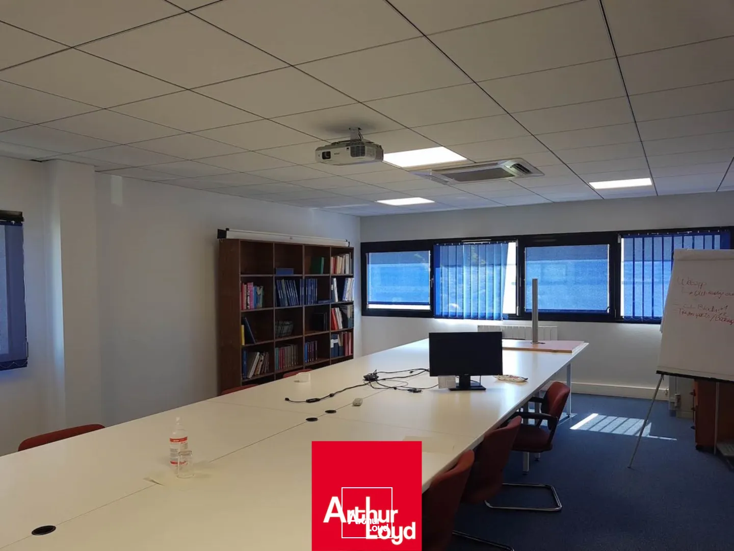 Bureaux à vendre à investisseur proche du Campus de Villefranche (69400)