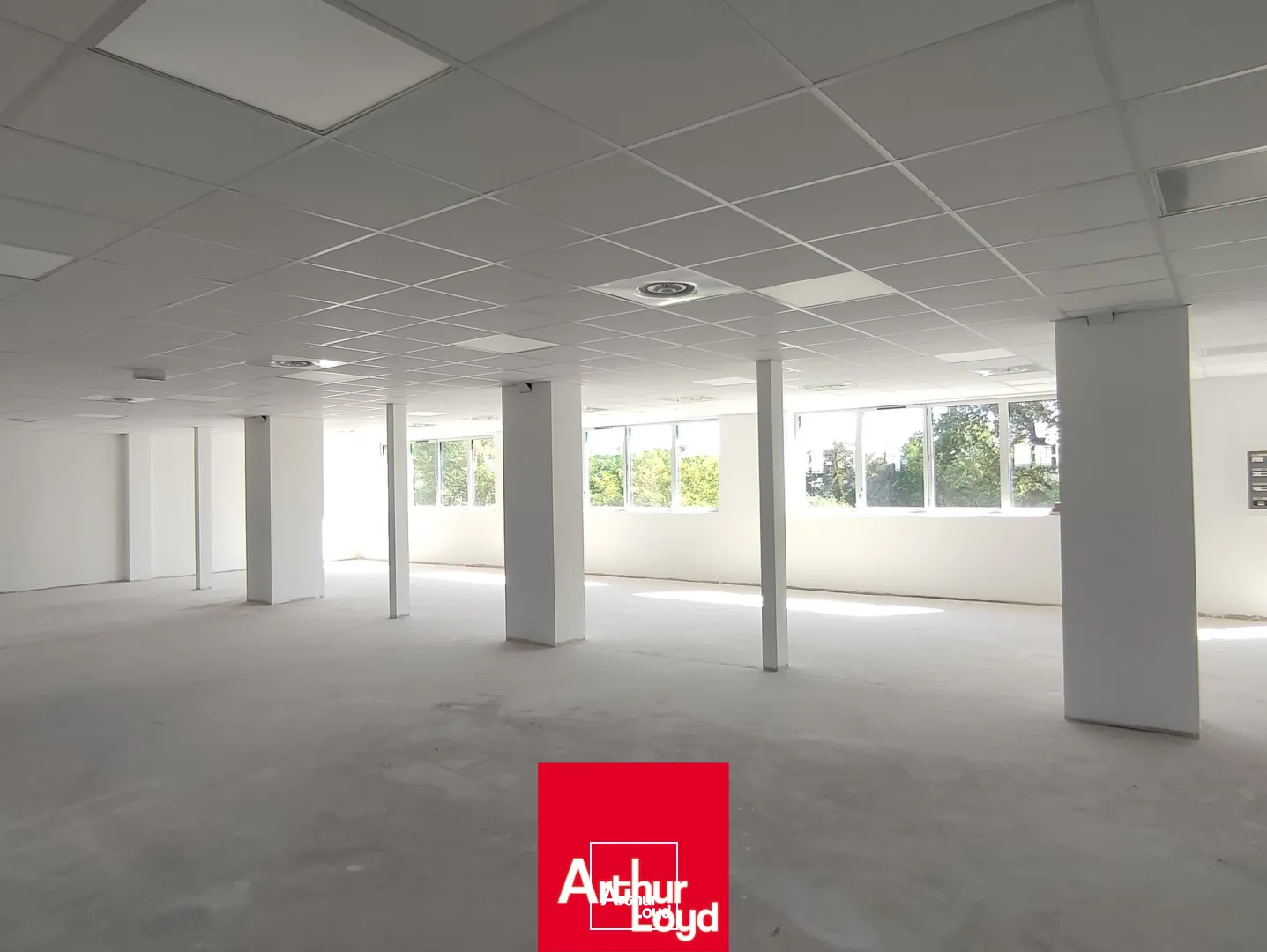 Surface de bureaux à vendre à Villefranche sur Saône, accès PMR, parking.