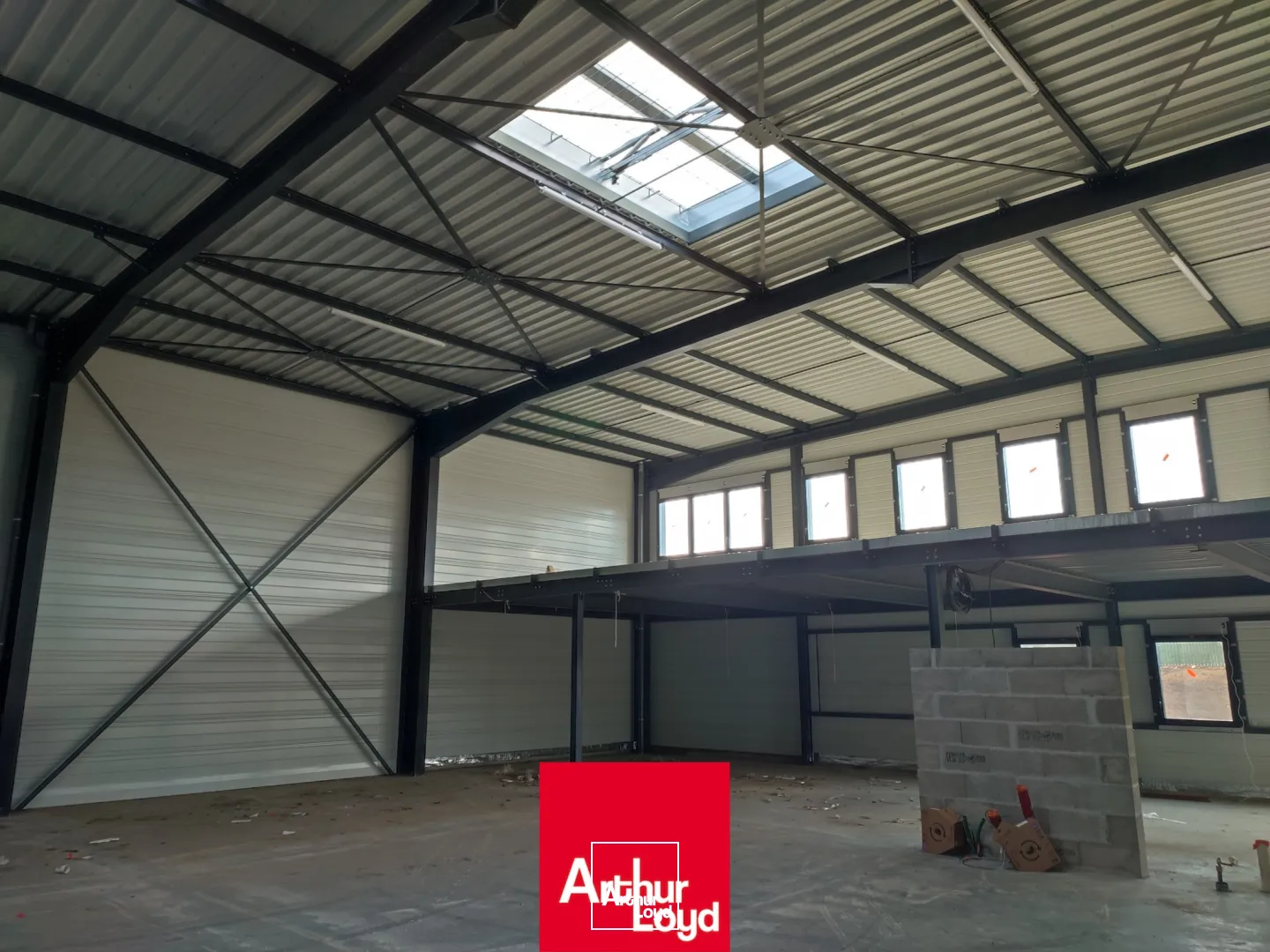 Locaux d'activité à vendre à Mionnay (01390), à partir de 165 m2, proximité A46 et route de Lyon