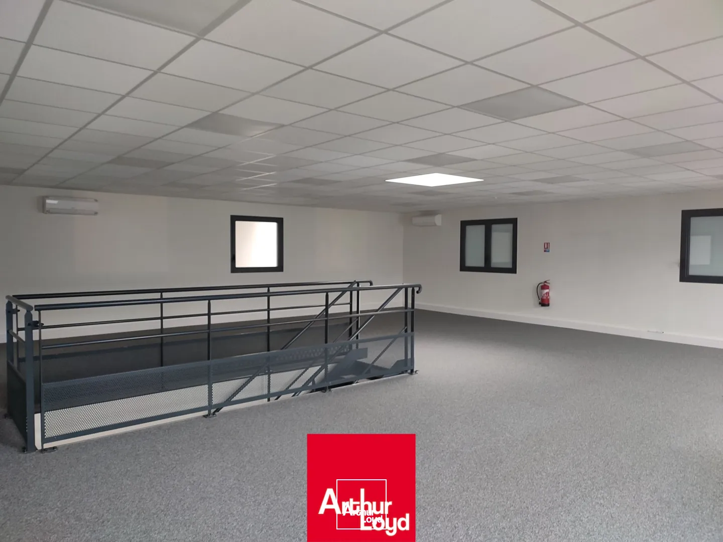 A louer - LOCAL D'ACTIVITE a378 m2 - GENAY