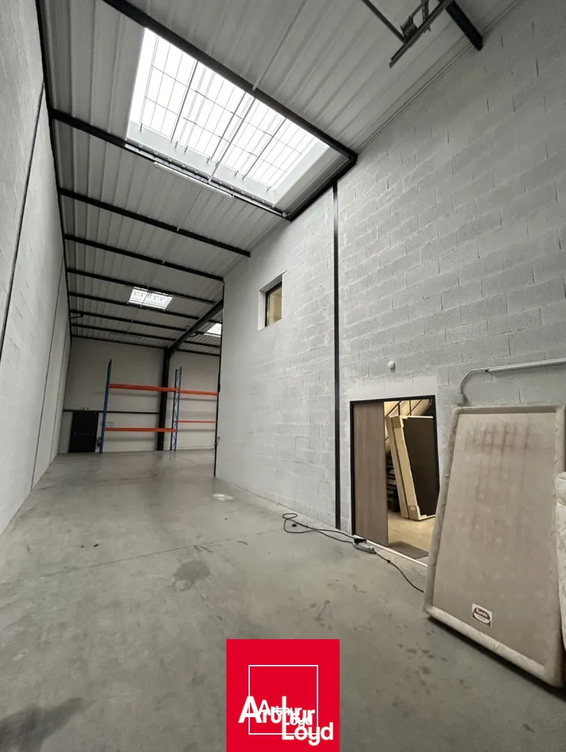 A louer - LOCAL D'ACTIVITE a378 m2 - GENAY