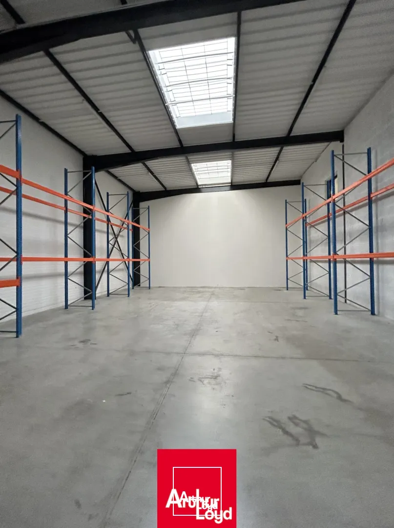 A louer - LOCAL D'ACTIVITE a378 m2 - GENAY