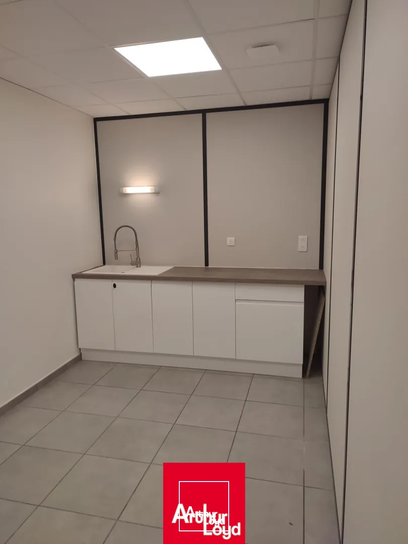 A louer - LOCAL D'ACTIVITE a378 m2 - GENAY