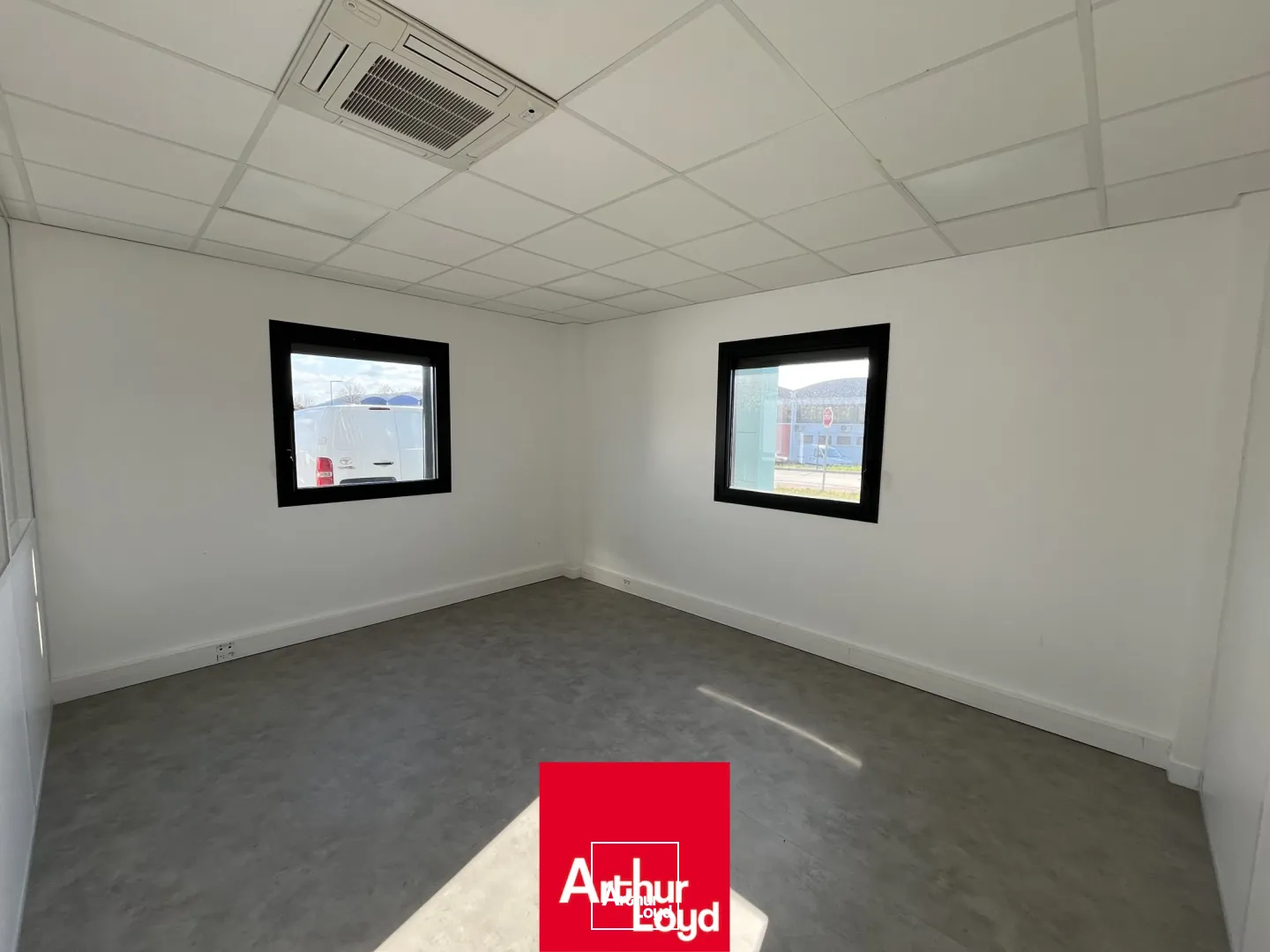 A louer - LOCAL D'ACTIVITE a378 m2 - GENAY