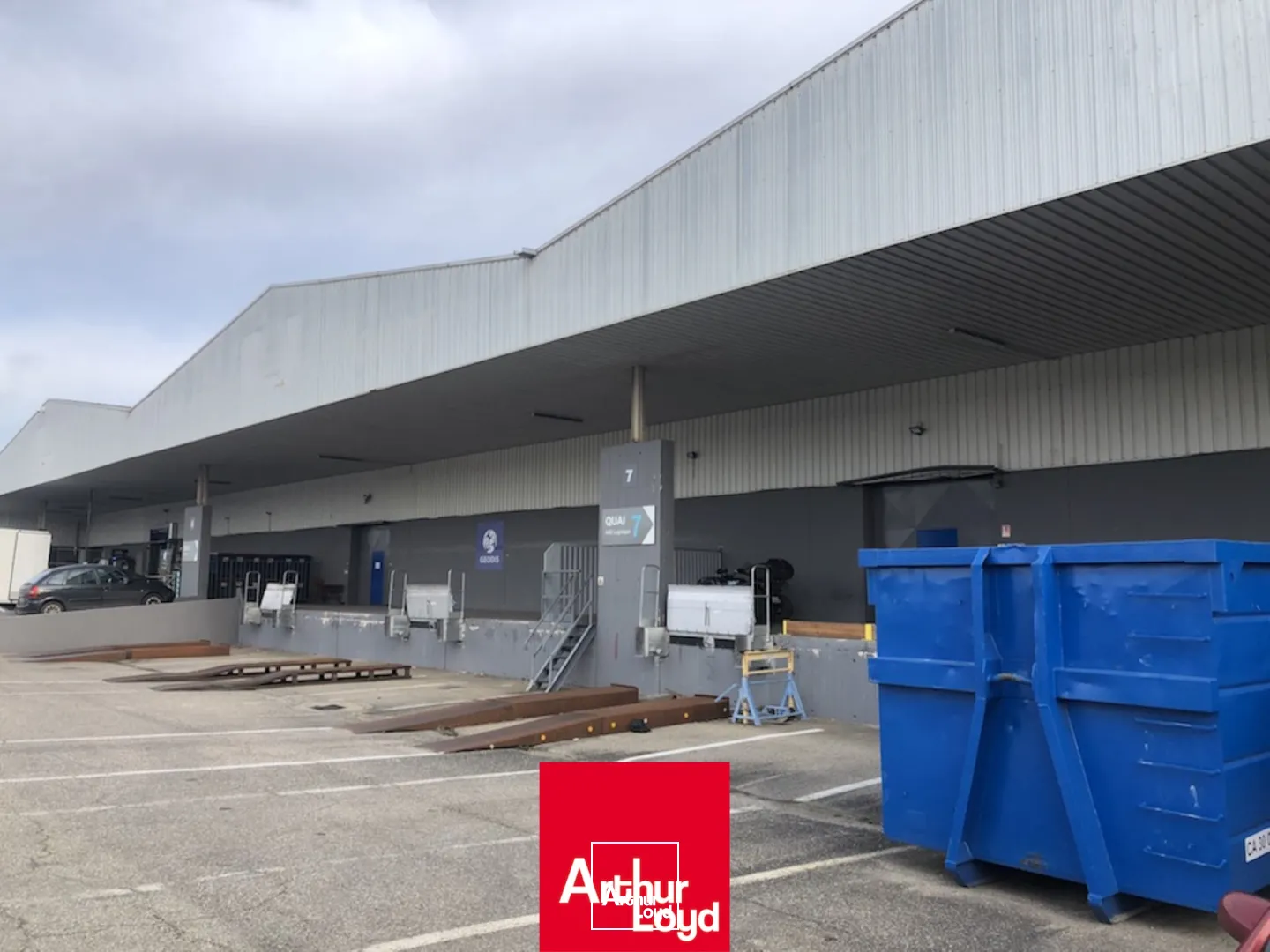 A louer entrepôt de 2000 m2 à Reyrieux