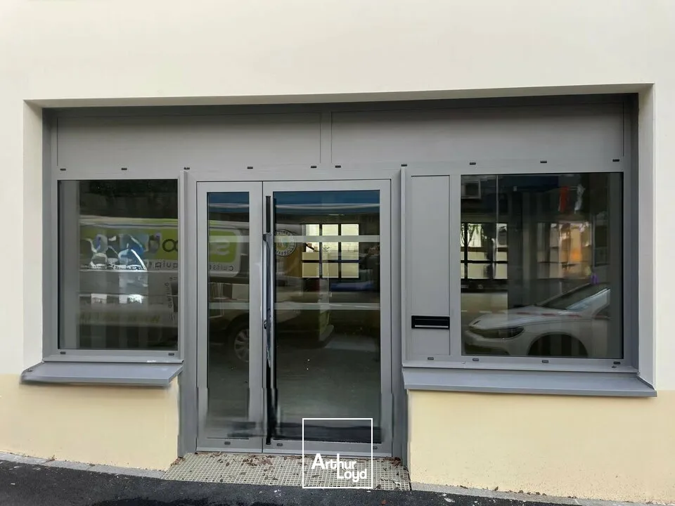 A LOUER LOCAL COMMERCIAL DE 124 m² - CENTRE VILLE - LA ROCHE SUR YON 