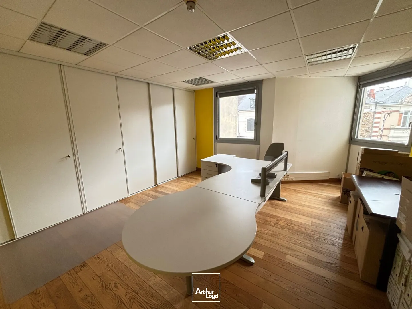 BUREAUX EN BON ÉTAT À LA VENTE-224 M²-CENTRE VILLE DE NANTES