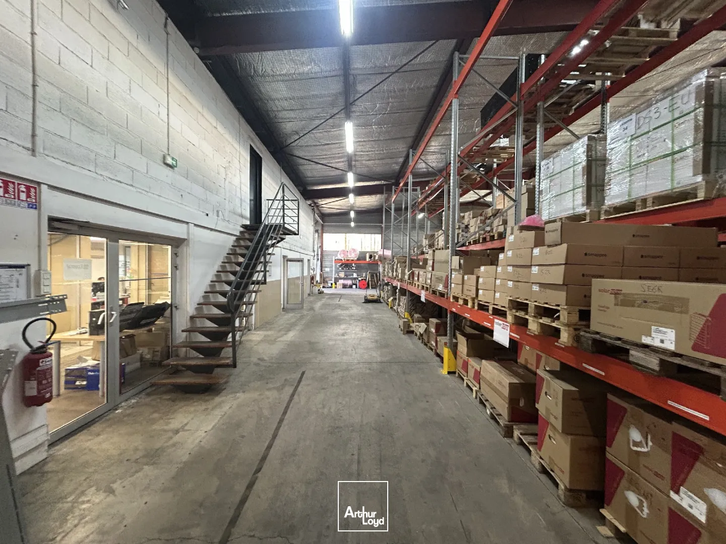 Entrepôt logistique et bureaux à louer dans la zone d'activité économique du CAPISCOL à Béziers